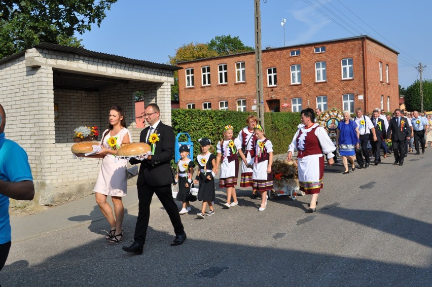 Podziękowanie za trudy pracy na roli, wysiłek i poświęcenie. Dożynki w gminie Liniewo [ZDJĘCIA]