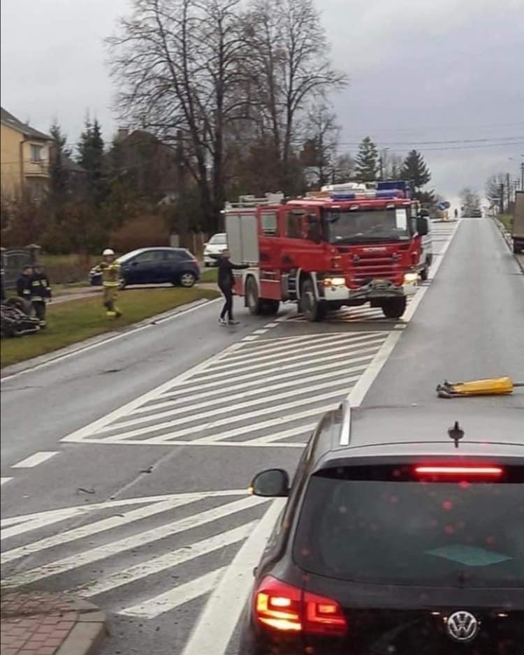 Wypadek w Miastkowie. Auto dachowało na drodze krajowej między Ostrołęką a Łomżą