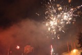 Sylwester 2021 i Nowy Rok 2022 w Stalowej Woli  skąpane w deszczu przy szale fajerwerków 