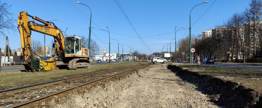 W Dąbrowie Górniczej trwa rozbiórka linii tramwajowej, która...