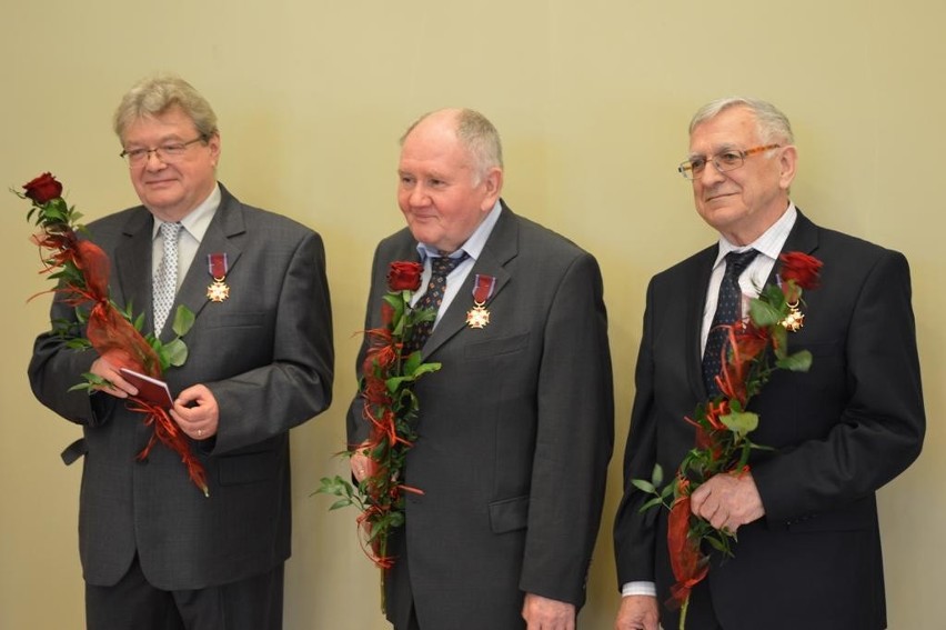 Złotym Krzyżem Zasługi odznaczeni  zostali: prof. dr hab....