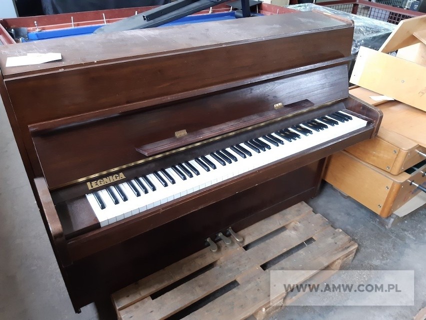 Pianino LEGNICA M105 z 1993 roku...