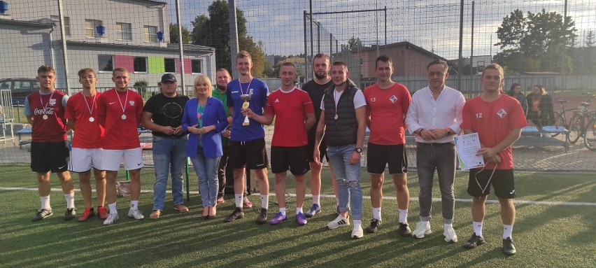 Zakończyła się Miejska Liga Futsalu w Stąporkowie. Triumfatorem całych rozgrywek została drużyna Champions. Zobaczcie zdjęcia