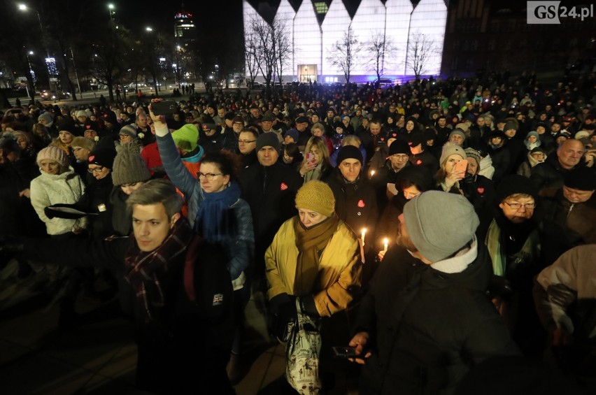 Paweł Adamowicz nie żyje. Szczecin przeciw przemocy. Hołd dla prezydenta Gdańska Pawła Adamowicza [WIDEO, ZDJĘCIA]