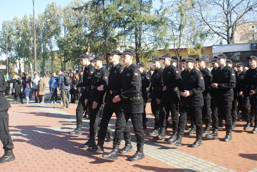 Ślubowanie klasy mundurowej III LO im. L. Szenwalda w...