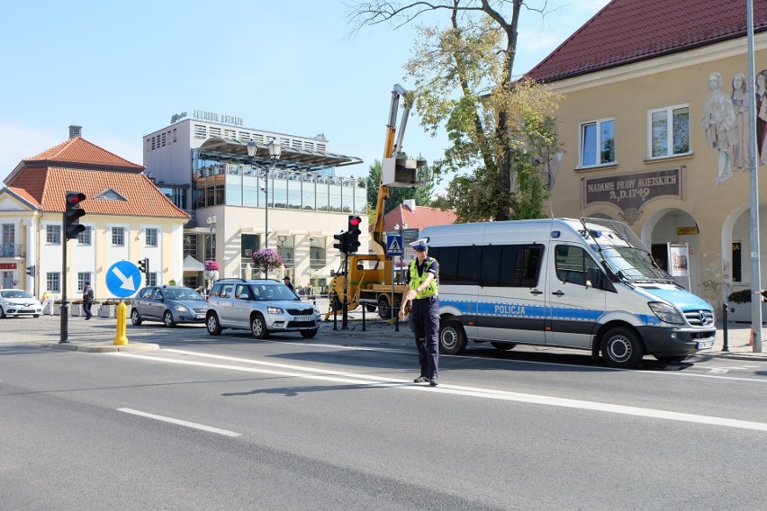 Wypadek na Rynku Kościuszki w Białymstoku. Mężczyźni spadli...