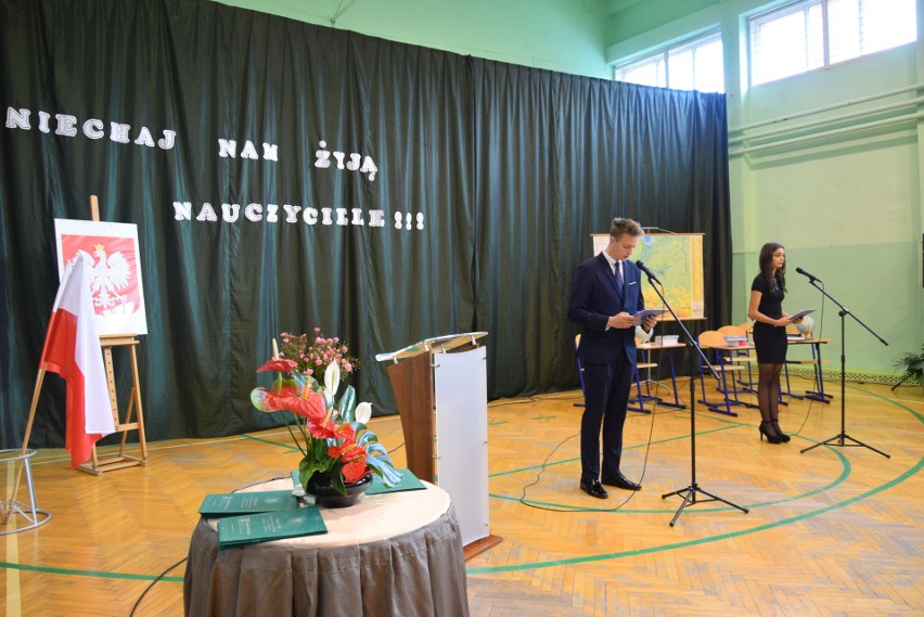 Ślubowanie uczniów klas pierwszych w Centrum Kształcenia Rolniczego w Sandomierzu - Mokoszynie. Piękna uroczystość. Zobaczcie zdjęcia