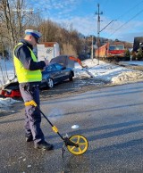 Biały Dunajec. Pociąg uderzył w mercedesa. Dwie osoby zostały ciężko ranne