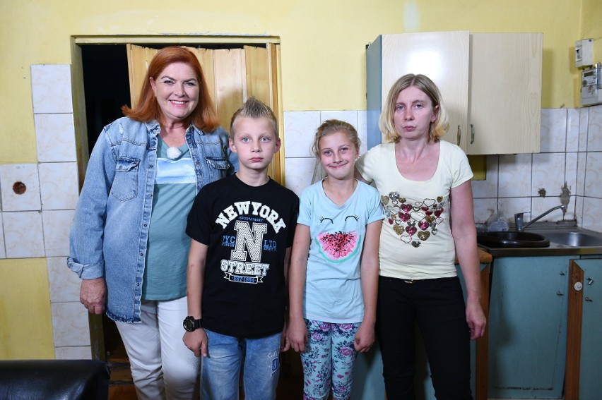 Ekipa Nasz nowy dom była koło Pajęczna! Katarzyna Dowbor pomogła rodzinie z Siedlec 30.09.2021