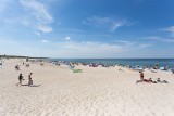 Aktualizacja. Ewakuacja plażowiczów z plaży zachodniej w Ustce. Znaleziono przedmiot przypominający niewybuch 