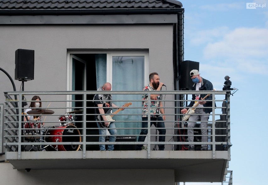 Rock and roll na balkonie na Małych Błoniach w Szczecinie. Dla pracowników służby zdrowia