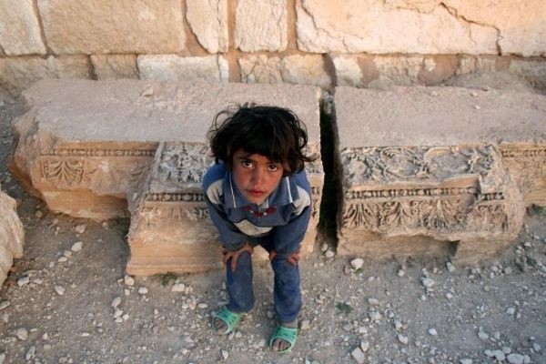Oczekując na datek. Palmyra (Syria).
