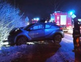 Borowina, gmina Przywidz. Czołowe zderzenie samochodów, 20.12.2021. Droga zablokowana