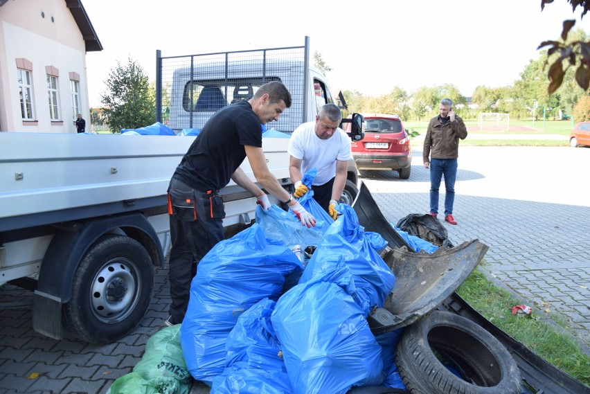 Sprzątanie gminy Wielka Wieś - to akcja organizowana co roku...