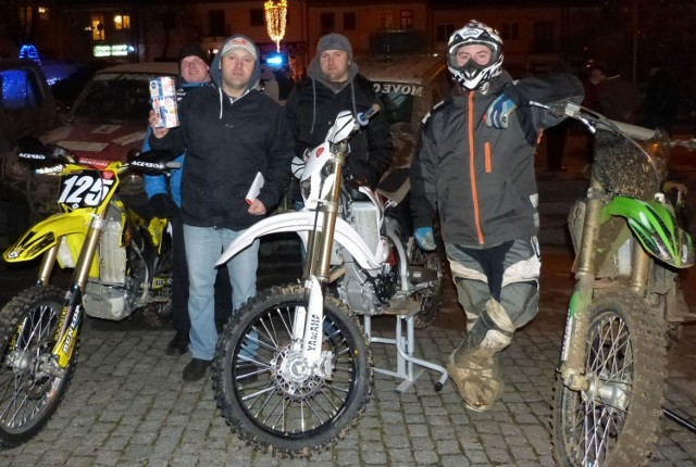 Członkowie klubu EnduroRana za datek do puszki prezentowali motocykle crossowe.