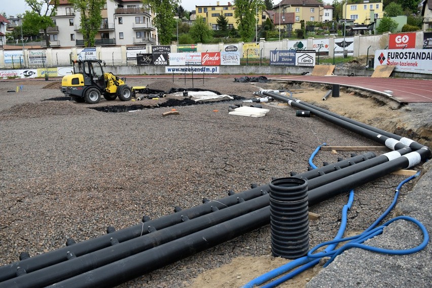 Stan prac na stadionie miejskim w Chojnicach na 19 maja 2020...