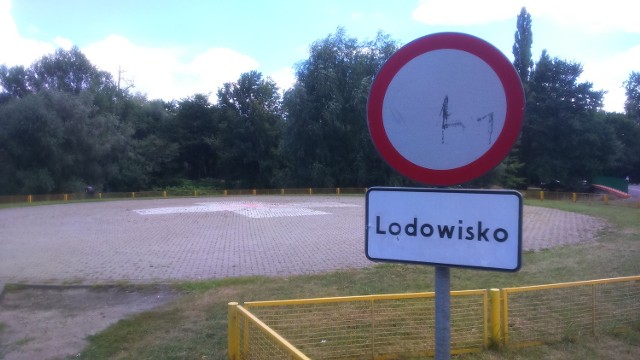 Lądowisko przy szpitalu przy ul. Traugutta tak naprawdę było... lodowiskiem