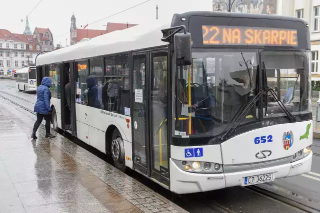 Od 1 grudnia linie autobusowe nr: 11, 22, 26, 34 i 40 w Toruniu, kursują według nowych rozkładów jazdy. Rozkłady zostały dostosowane do aktualnego zapotrzebowania na przewozy. Więcej informacji na temat zmian, na kolejnych stronach.