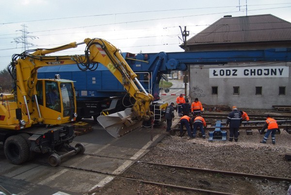 Przejazd kolejowy przy ul. Zapolskiej zamknięty. Drogowcy przygotowali objazdy (zdjęcia)