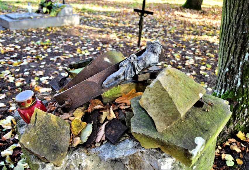 Stary cmentarz w Tarnobrzegu. W ratowaniu pamiątek...