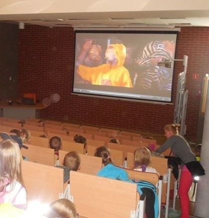 Dzieci z Przedszkola "Słoneczne Stacyjkowo" w Bytowie po raz kolejny, dzięki współpracy z Telewizją Polską, uczestniczyły w przedstawieniu teatralnym online.