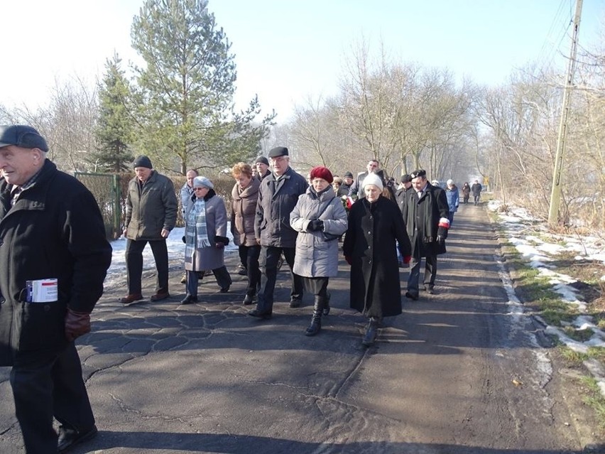 Sosnowiec: W Ostrowach Górniczych uczczono pamięć zamordowanej 70 lat temu rodziny Mackiewiczów FOTO