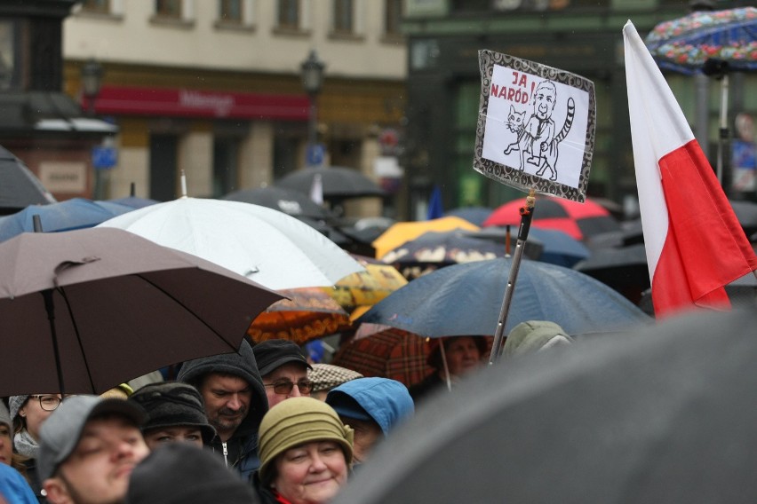 Komitet Obrony Demokracji zorganizował kolejną manifestację...