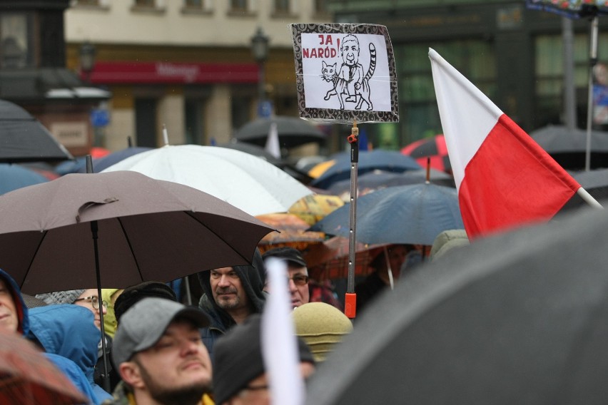 Komitet Obrony Demokracji zorganizował kolejną manifestację...