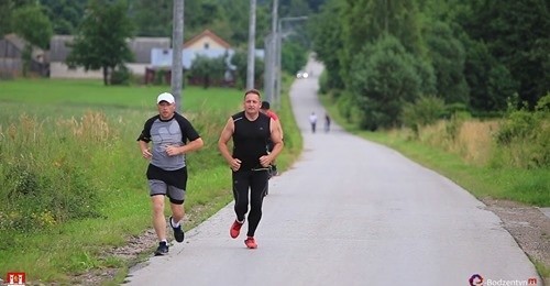 Dariusz Skiba do końca sierpnia planuje pokonać 250 kilometrów i odwiedzić 23 sołectwa.