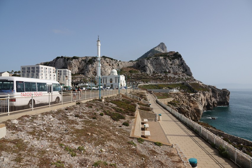 Najbardziej ciekawą turystycznie trasą Gibraltaru jest...