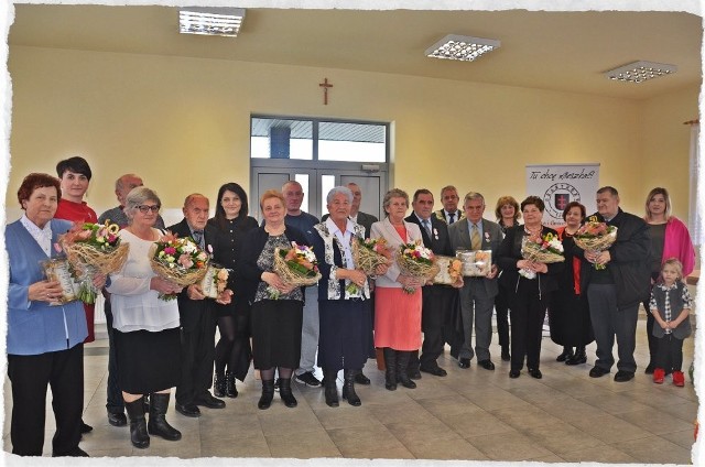 Uroczystość odznaczenia medalami za Długoletnie Pożycie Małżeńskie odbyła się w remizo-świetlicy w Kobylanach.