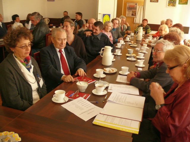 Członkowie Polskiego Komitetu Pomocy Społecznej, którzy starają się pomagać najbiedniejszym.