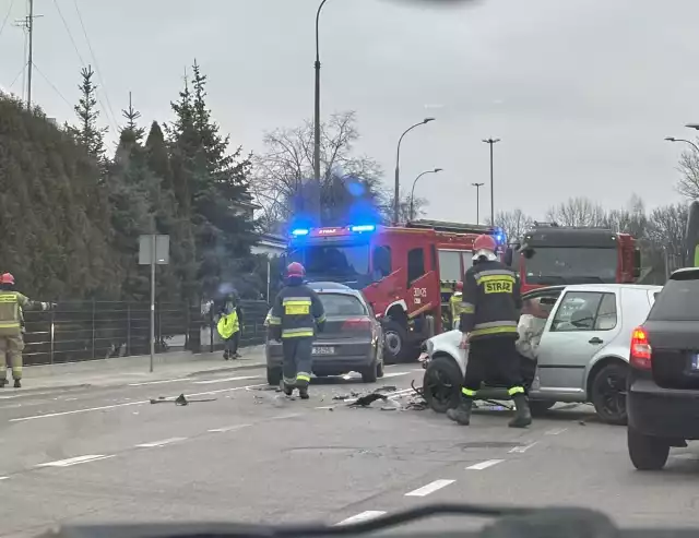 We wtorek rano doszło do kolizji na skrzyżowaniu ulic Poleskiej i Włókienniczej