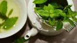 Takie są właściwości poszczególnych herbat ziołowych. Na co pomagają i jak je poprawnie parzyć?