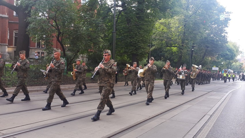 Kraków. Wymarsz Kadrówki, nowe odznaczenie państwowe i...