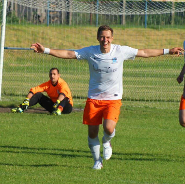Sebastian Kaczmarczyk, grający prezes Juranda Koziegłowy (A-klasa), będzie mógł cieszyć się nie tylko z kolejnych bramek, ale również z dodatkowego limitu zmian