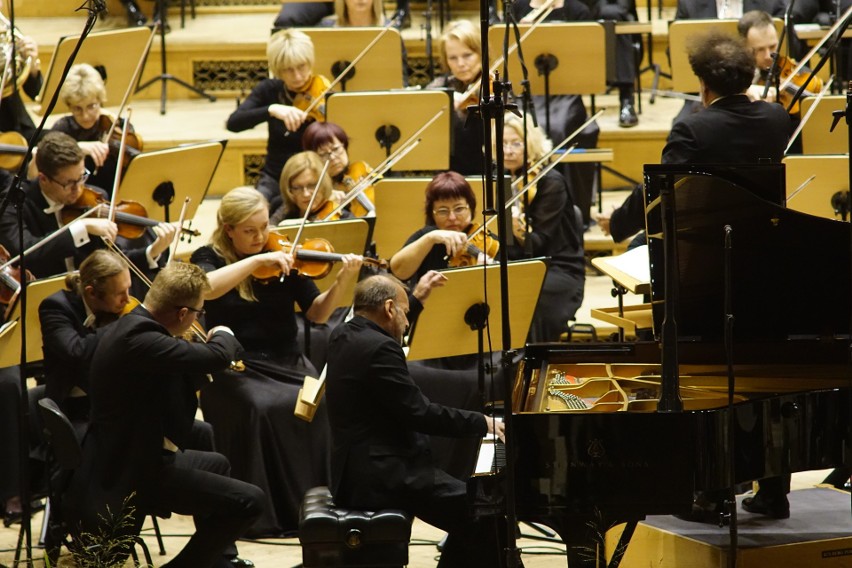 Filharmonia Poznańska w piątek, 30 września wieczorem...