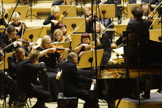 Filharmonia Poznańska w piątek, 30 września wieczorem zainaugurowała 76. sezon artystyczny. W ramach koncertu „Gwiazdy Światowych Estrad” wystąpił Louis Lortie.Zobacz zdjęcia --->