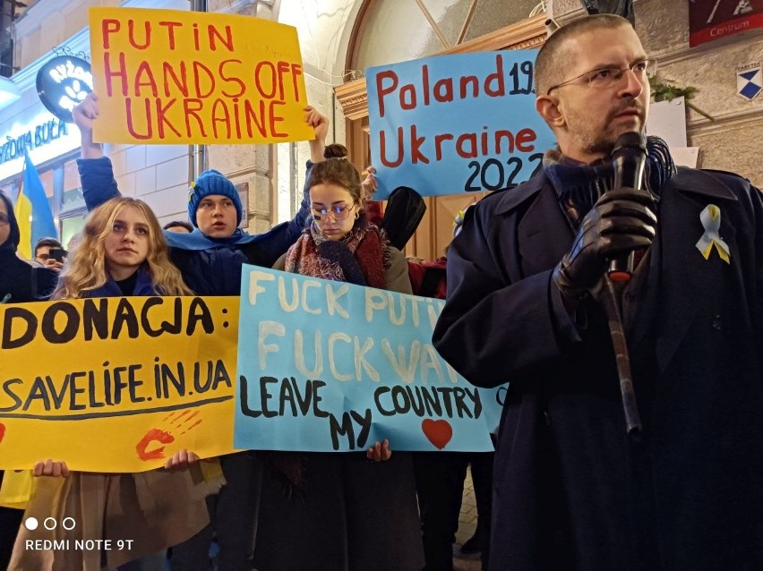 Protest w Łodzi. Wojna na Ukrainie. Wielka manifestacja "Łódź solidarna z Ukrainą" ZDJĘCIA