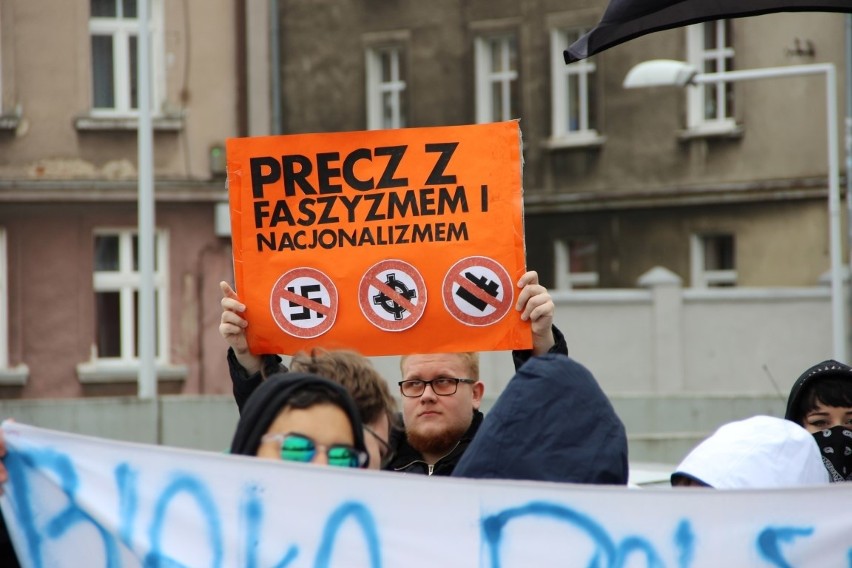 Pikieta przeciwko dyskryminacji i faszyzmowi w Tczewie zakończyła się bójką [ZDJĘCIA, WIDEO]