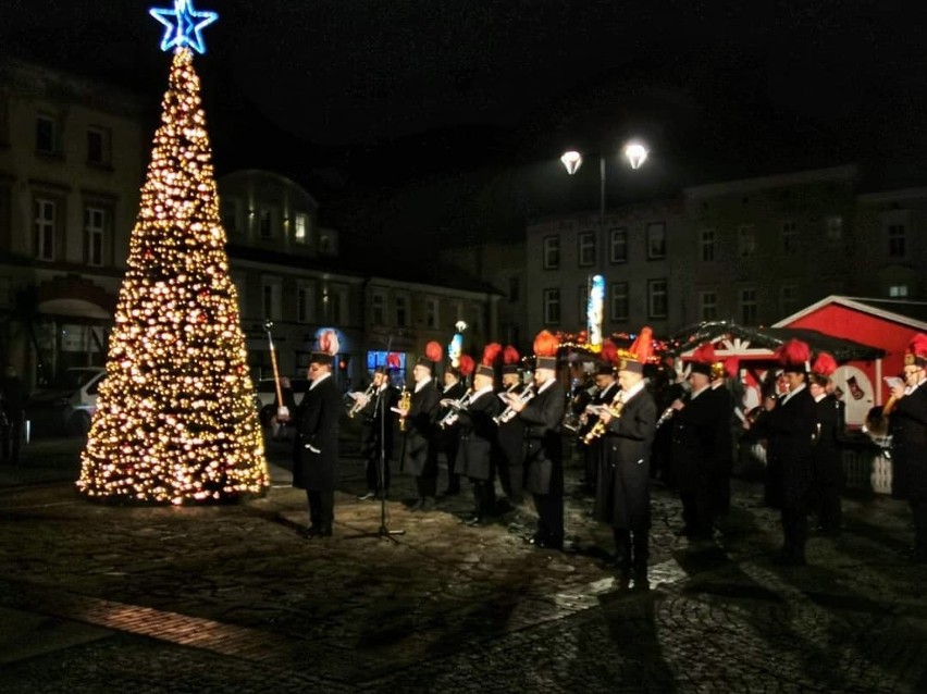 Rynek w Mysłowicach jest już wystrojony na święta. Jest...