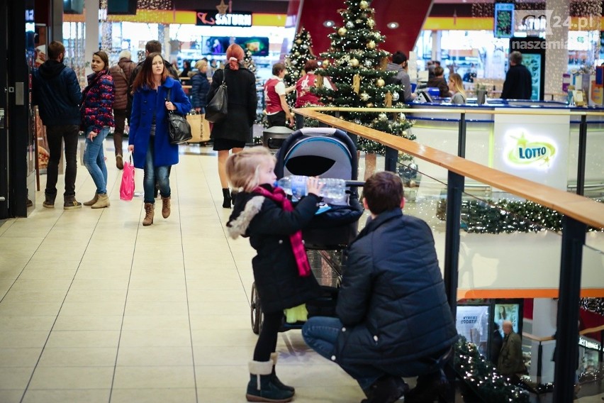 Black Friday w Szczecinie. Tłumy ludzi w galeriach handlowych