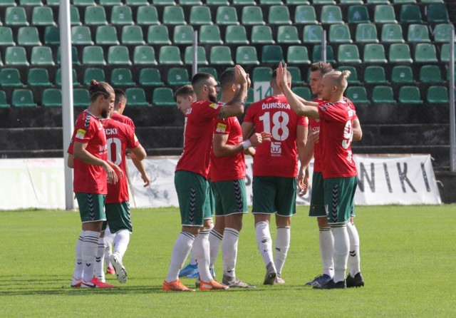 Jesienią w Sosnowcu Zagłębie Sosnowiec pokonało Sandecją Nowy Sącz 3:0.