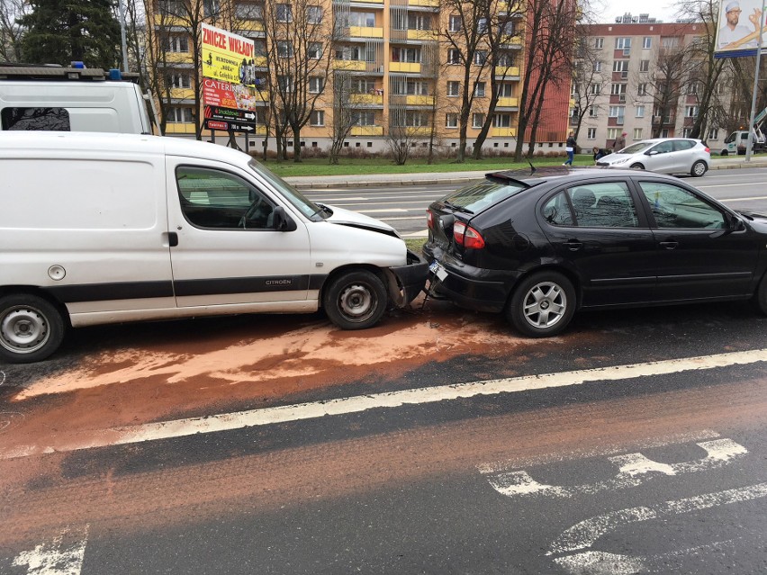 Cztery samochody zderzyły się na ul. Marszałkowskiej w...