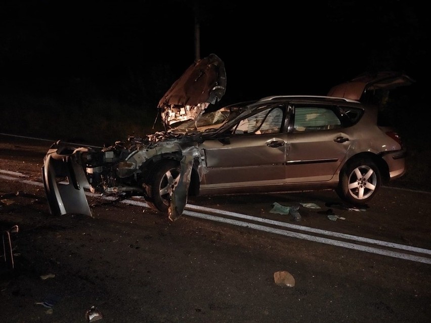 Auto zmasakrowane, a kierowcy brak. Co się stało? [ZDJĘCIA]