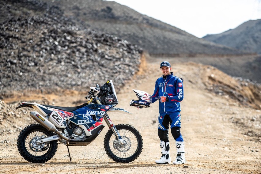 Maciej Giemza w Rajdzie Dakar. Motocyklista ORLEN Team był dwunasty w prologu [ZDJĘCIA]