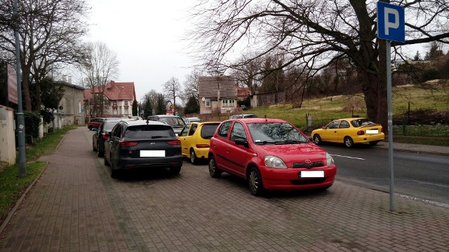 Nasza akcja pokazująca koszalińskich "mistrzów" parkowania trwa.