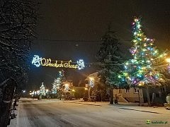 Świąteczne iluminacje w Kadzidle już rozświetlają wieczory. Jak wygląda centrum Kadzidła w grudniu 2020?