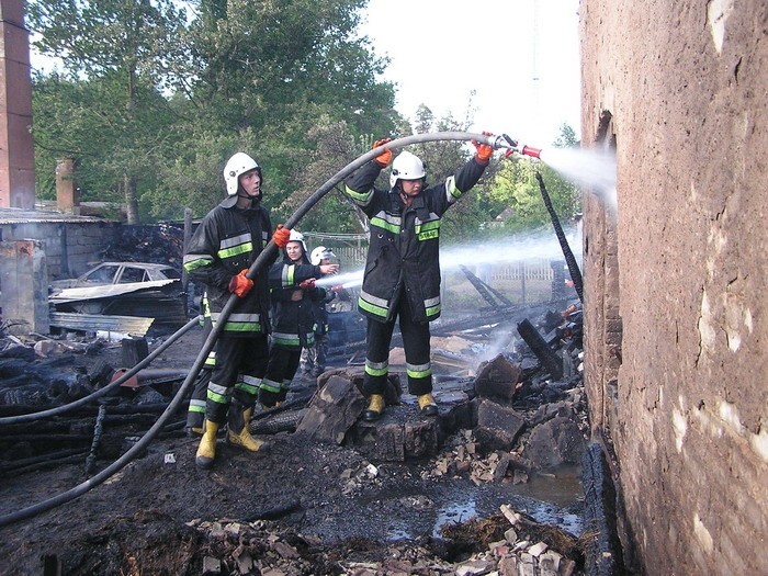 W podmiasteckim Dretyniu wybuchl groLny pozar. (Fot. Andrzej...