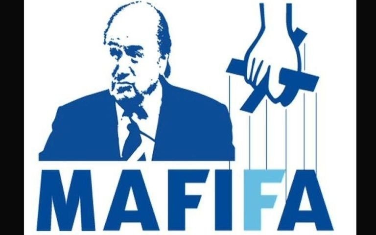 Internauci żegnają Blattera